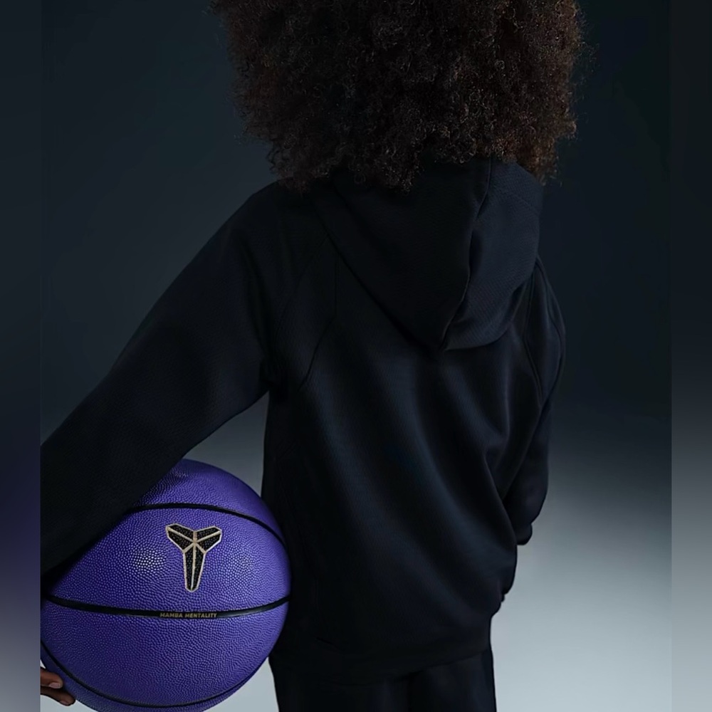 NWT! Kobe Big Kids' Nike Therma-FIT Pullover
Hoodie - Picture 2 of 12